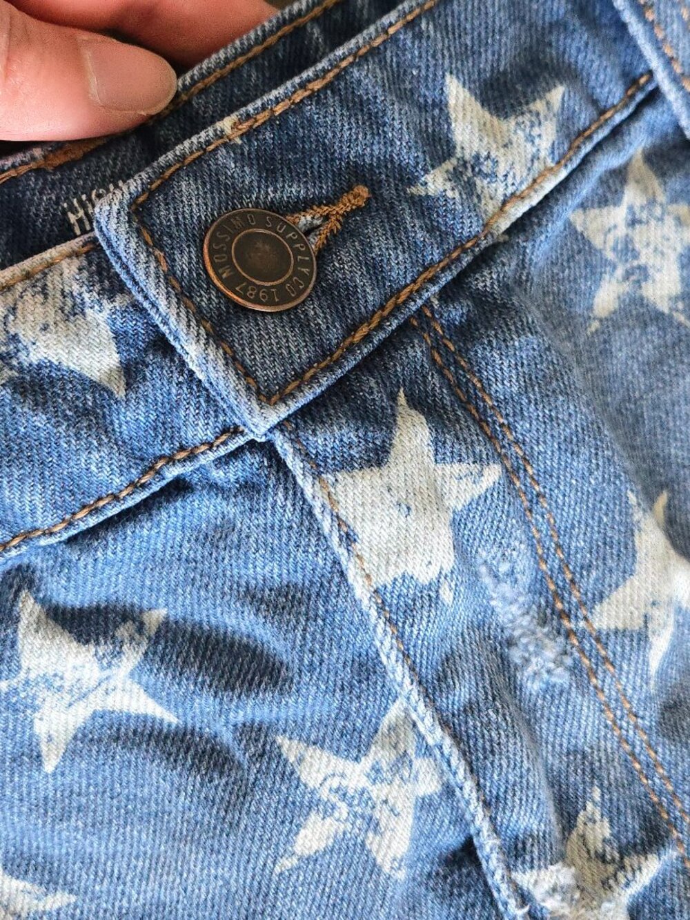 Mossimo 'Fourth of July' Star Printed Short Shorts (14/32) - Picture 7 of 11